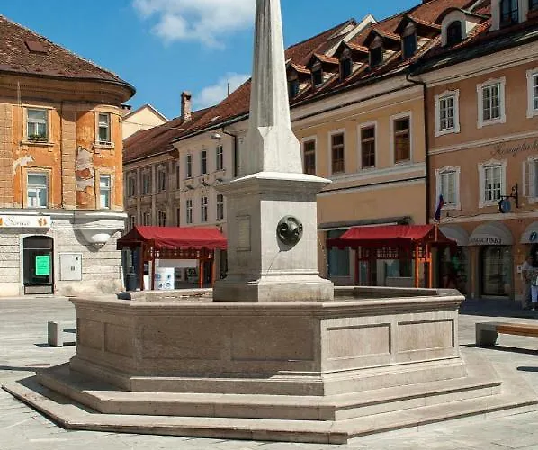 Na Skali アパート *